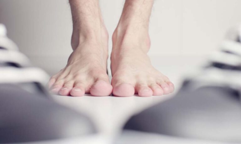 Übermäßige Schweißbildung an Füßen – Ursachen. Wie beugt ihr dem starken Schwitzen der Füße vor?