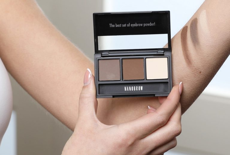 Augenbrauenschatten Nanobrow Eyebrow Powder Kit: Wie wirkt bei mir dieser Beauty-Hit der Bloggerinnen?