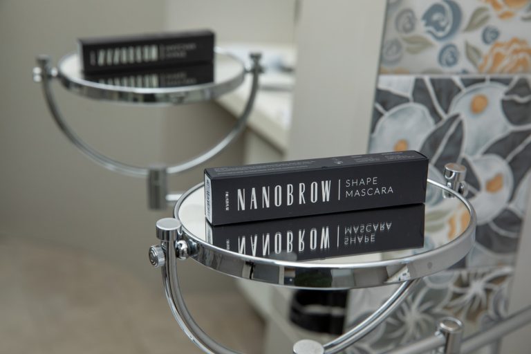 Kurz und bündig: Warum finde ich, dass Nanobrow Shape Mascara eine der besten Augenbrauenmascaras ist?