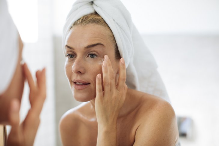 Reife Haut: Richtige Pflege + Rezepte für DIY Gesichtsmasken